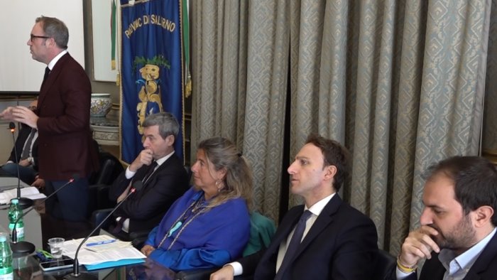 autonomia polemiche per la presenza dei vertici pd al convegno con alfieri