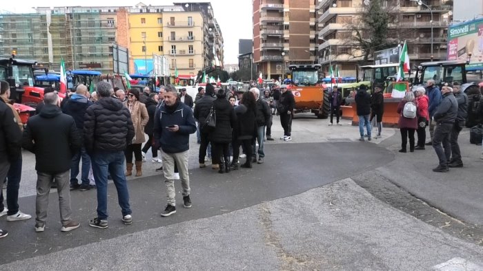 sfilano i trattori ad avellino siamo al collasso e la protesta non si ferma