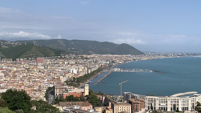 turismo a salerno piu italiani che stranieri ma tanti dal nord america