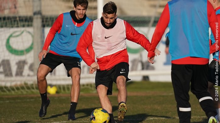 benevento testa al crotone dopo il successo col brindisi