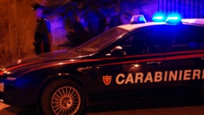 perseguita una donna 30enne agli arresti domiciliari