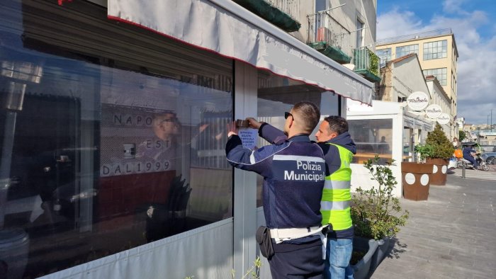 abusi commerciali sequestrati tre dehors nel quartiere poggioreale