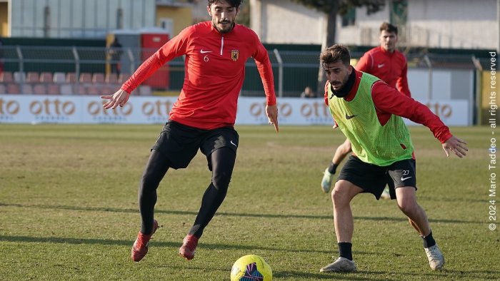 benevento al lavoro verso il crotone si rivede meccariello