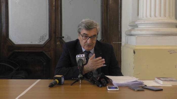 la prefettura chiude gli uffici al pubblico e lancia appello