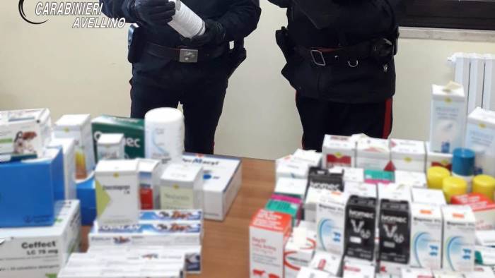 sorpreso con farmaci di dubbia provenienza denunciato