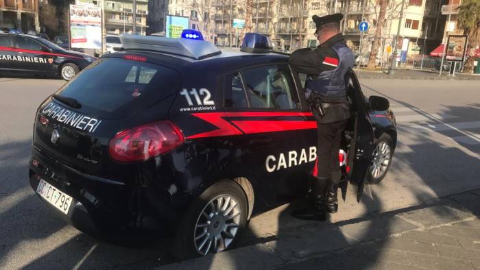 covid 19 fermano la madre lui si scaglia contro i militari