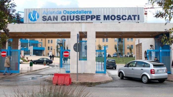 covid 19 tre morti sospette al moscati tamponi post mortem