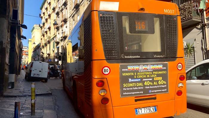 napoli riduzione corse bus metro e funicolari