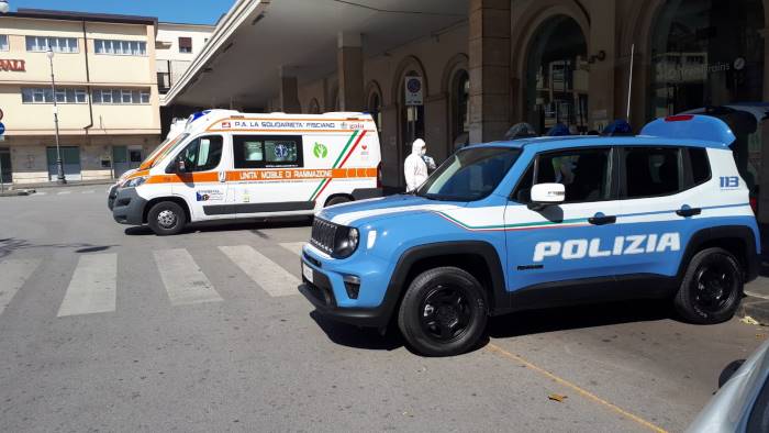 salerno stazione blindata controlli in entrata e uscita