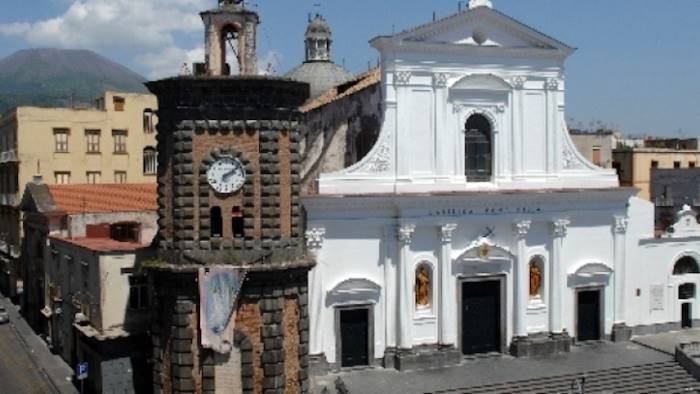 torre del greco stop a taxi e ncc