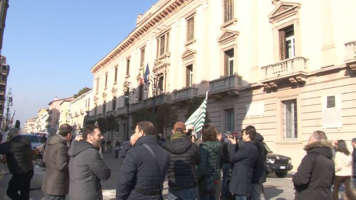 commercio in crisi tavolo in prefettura