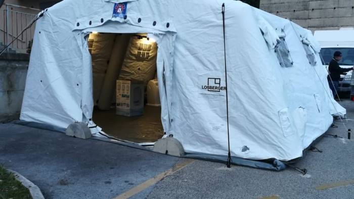 emergenza covid 19 allestita la tenda triage al frangipane