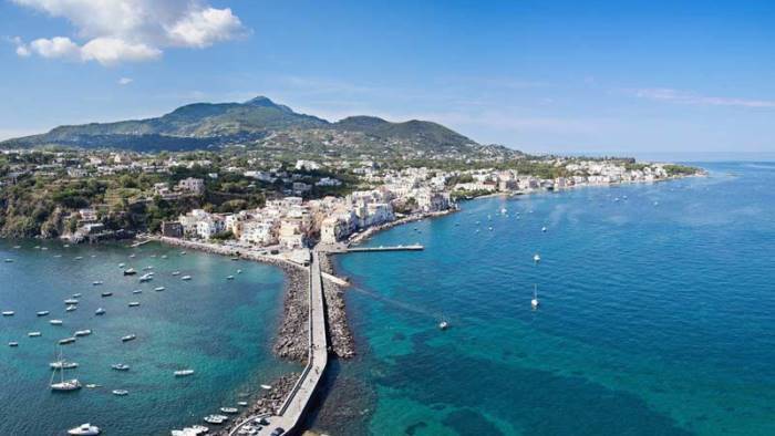 casamicciola fermato mentre prendeva il sole in spiaggia