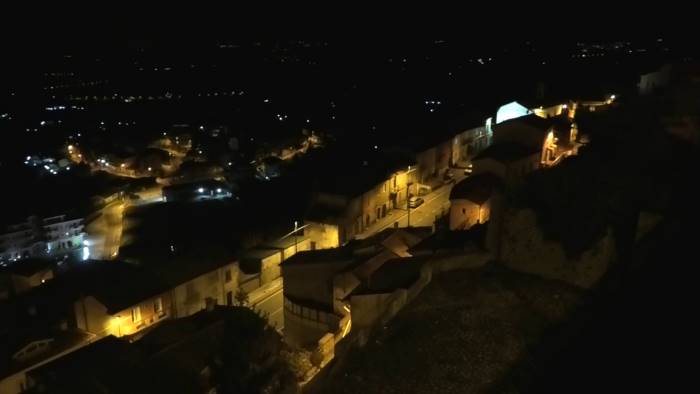 torneremo a prenderci per mano e ad abbracciarci