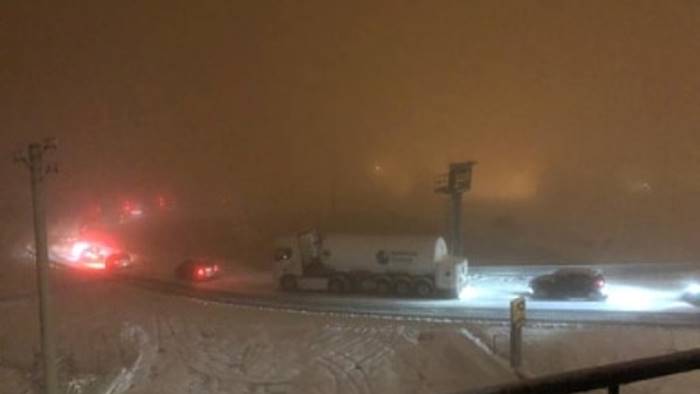 bufera di neve e proteste autostrada chiusa per due ore