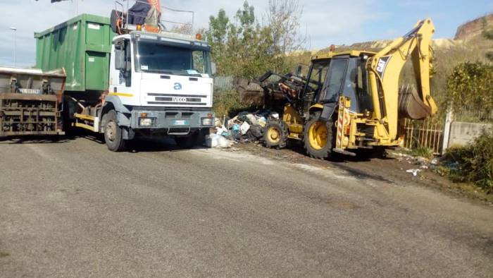 battipaglia viale francia bonificato dai rifiuti