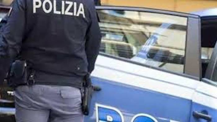 distrugge il pronto soccorso di cava arrestato