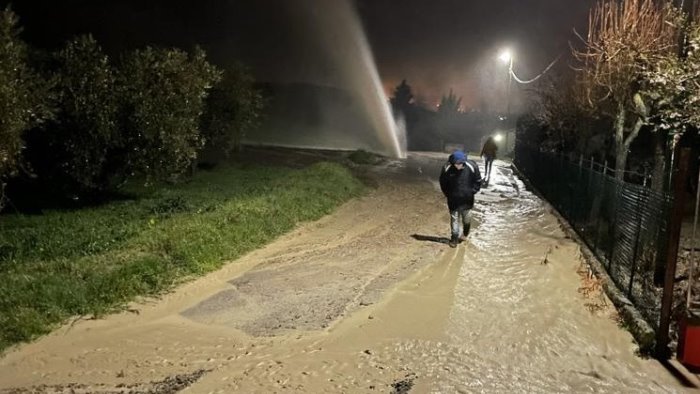 condotte fatiscenti nuovo scoppio in poche ore niente acqua