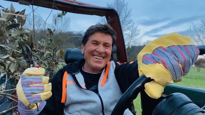 gianni morandi resta ricoverato al centro grandi ustioni