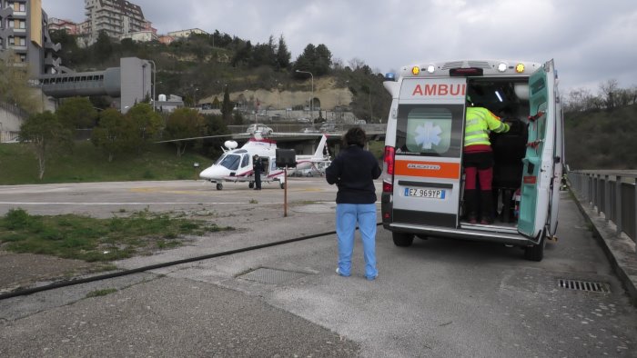 bimba ingerisce corpo estraneo intubata e trasferita a napoli