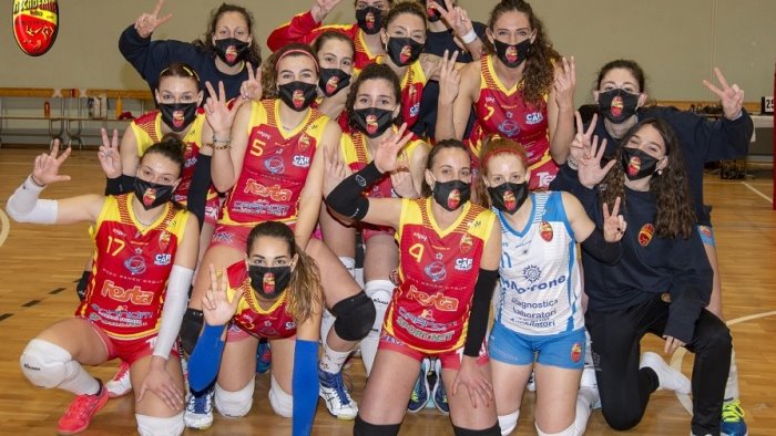 accademia volley esordio con vittoria dopo un anno di stop