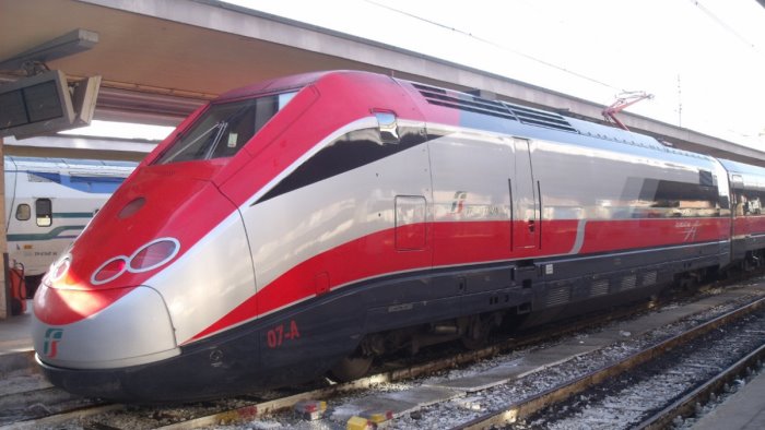 celle treno investe bovino disagi e ritardi