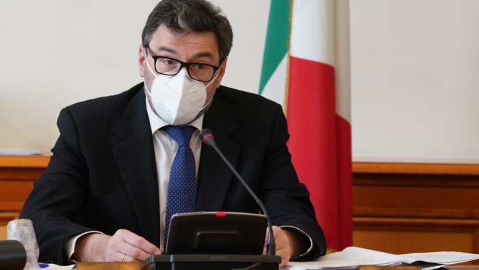 alitalia giorgetti la parola d ordine e discontinuita