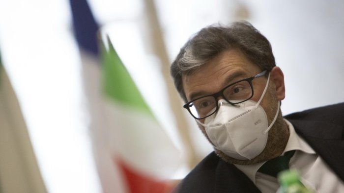 giorgetti alitalia non potra essere sussidiata dallo stato