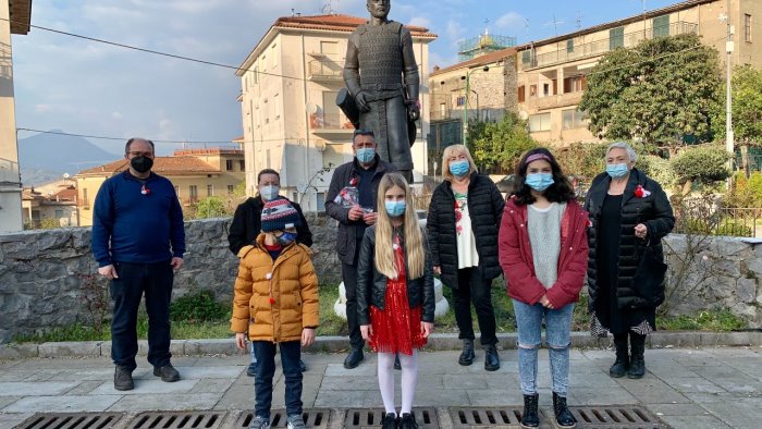 celle di bulgheria studenti celebrano l arrivo della primavera