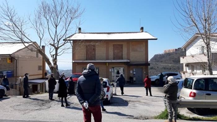 in fila per la pensione ma non ci sono soldi in cassa