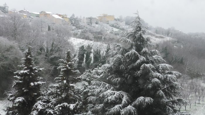 e cadde la neve di marzo alla vigilia della primavera