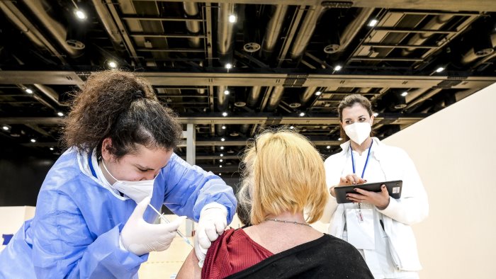 vaccini curcio in campo anche migliaia di volontari