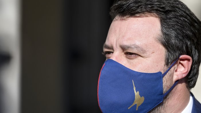 salvini c e chi pensa agli italiani e chi allo ius soli