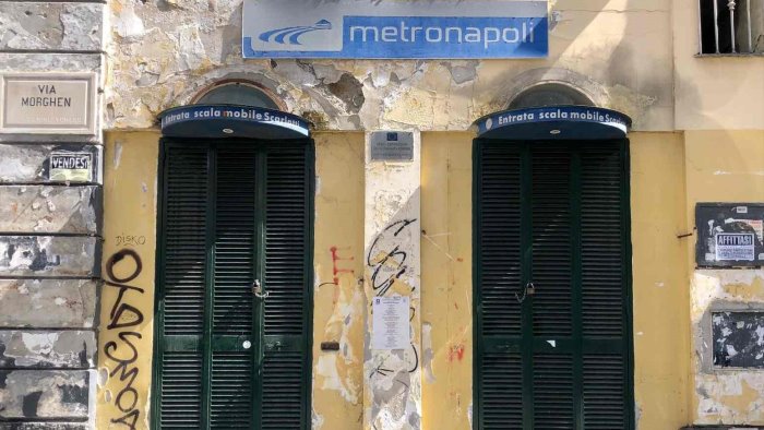 napoli al vomero da tre settimane stop alle scale mobili