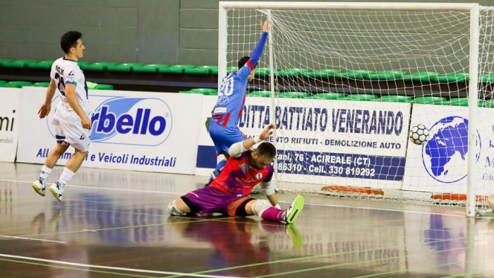 sandro abate in trincea pari a catania 1 1