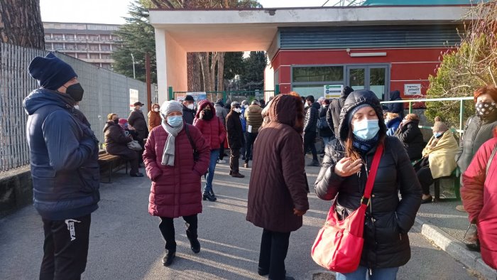 stop improvviso alle vaccinazioni tensione al campo coni