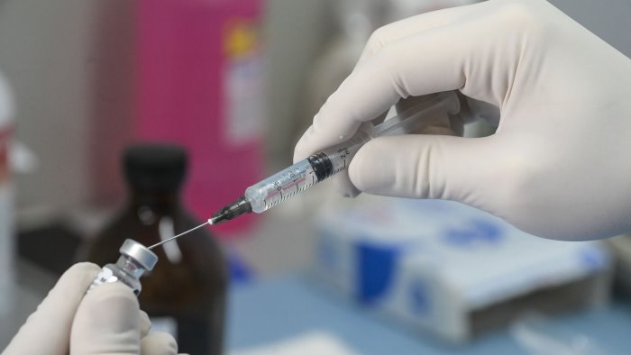 vaccini a domicilio verso l accordo con la medicina generale