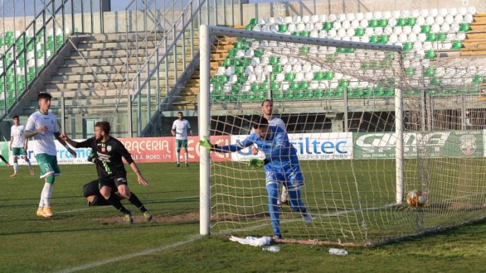 focolaio covid rinviata monopoli casertana