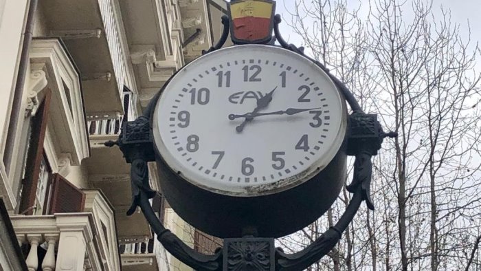 l orologio di piazza vanvitelli emblema del degrado al vomero