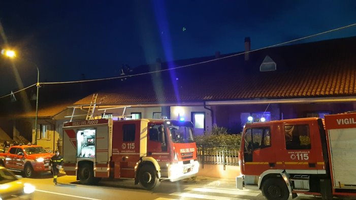 si incendia canna fumaria intervengono i vigili del fuoco