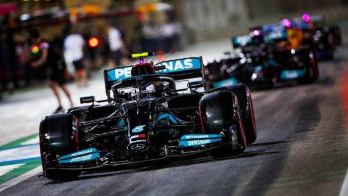 hamilton vince il gp del bahrain su verstappen 6 leclerc