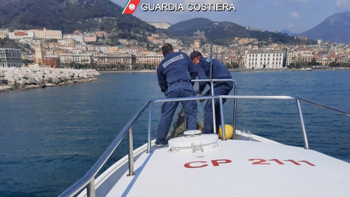 rete da pesca illegale al porticciolo scatta il sequestro