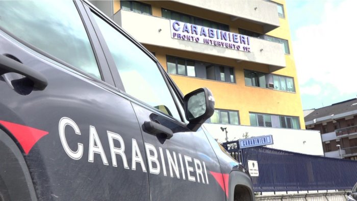 rapina con taglierino al supermercato jero e caccia all uomo