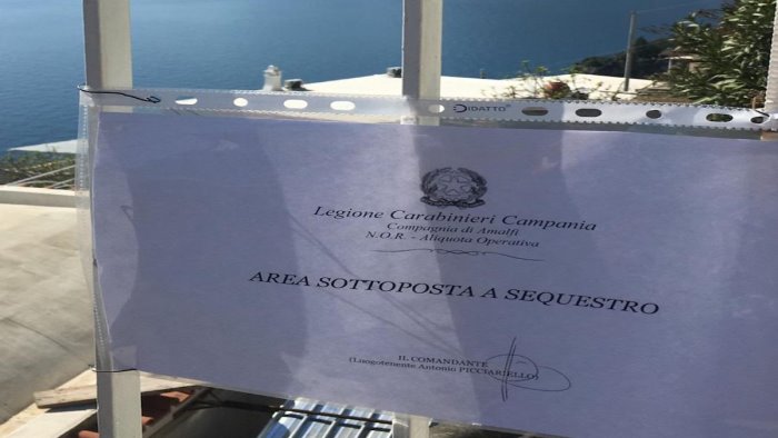 praiano lavori abusivi in una villa di lusso sequestrata