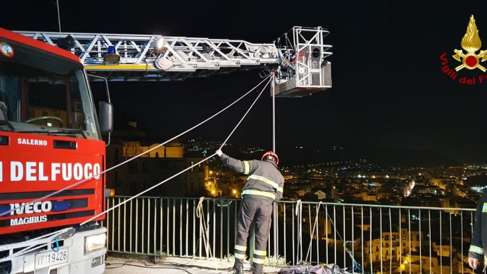 tragedia a salerno si toglie la vita lanciandosi dal viadotto