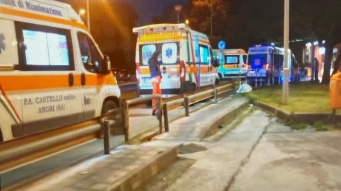 covid ambulanze in coda a scafati arrivano i carabinieri