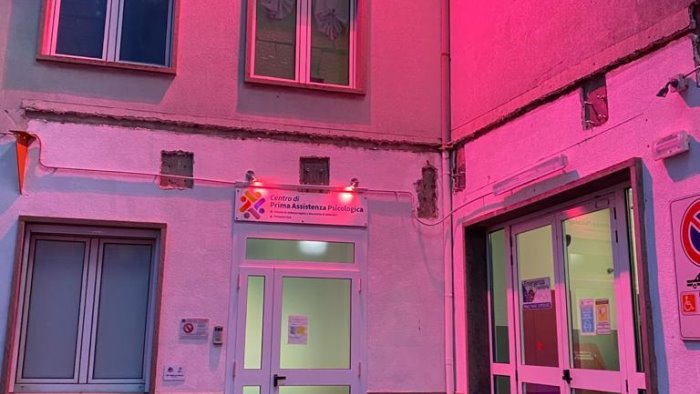 ospedali in rosa onore alle donne in lotta contro il covid