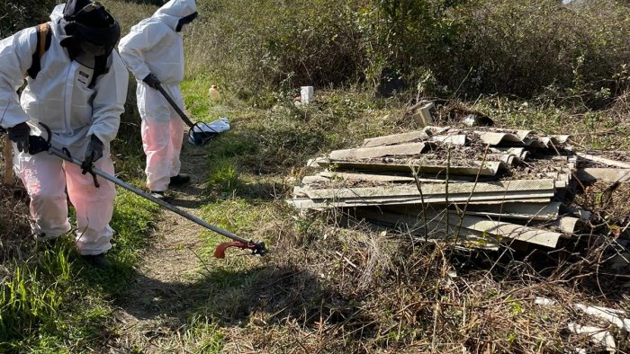 pontecagnano sequestrata un altra area ricolma di rifiuti in via lucania