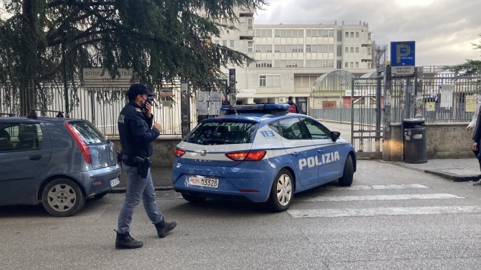 pistola brandita al guacci archiviata inchiesta su agente della penitenziaria