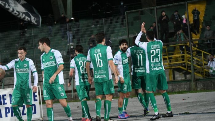 avellino rientra l allarme covid lupi senza kragl con il palermo